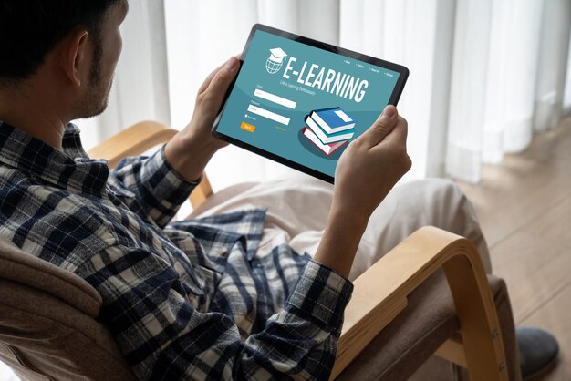 Sitio web de aprendizaje electrónico con software moderno para que los estudiantes estudien en línea en la red de Internet