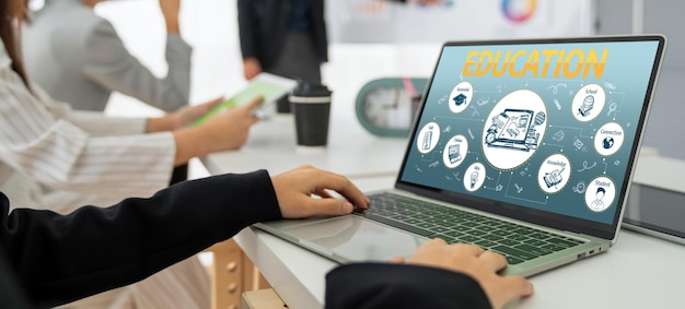 Sitio web de aprendizaje electrónico con software para que los estudiantes estudien en Internet cómodamente