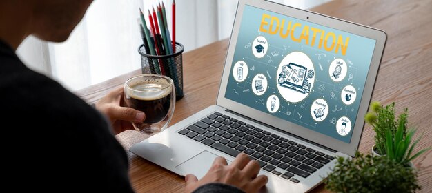 Sitio web de aprendizaje electrónico con software para que los estudiantes estudien en Internet cómodamente