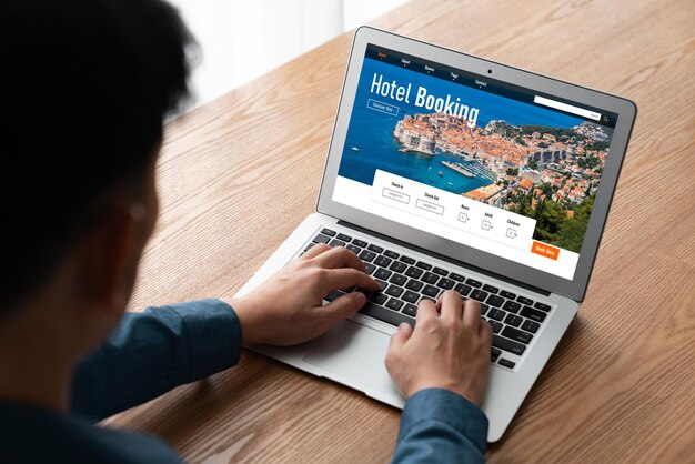 Foto el sitio web de reserva de alojamiento hotelero en línea proporciona un sistema de reserva de moda