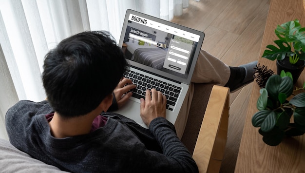 El sitio web de reserva de alojamiento hotelero en línea proporciona un sistema de reserva de moda
