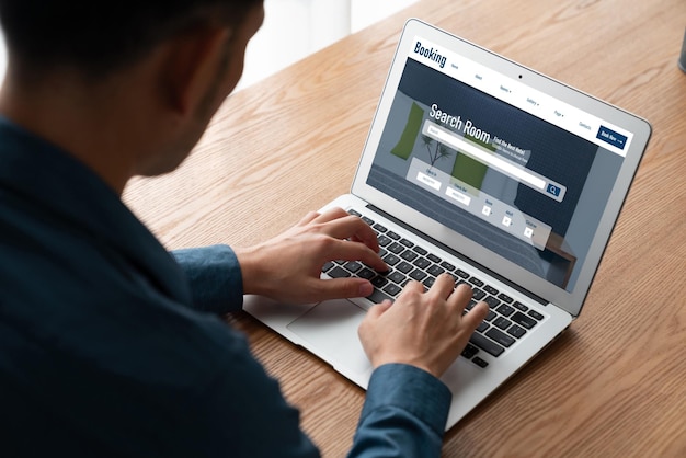 El sitio web de reserva de alojamiento hotelero en línea proporciona un sistema de reserva de moda