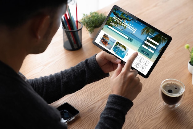 El sitio web de reserva de alojamiento hotelero en línea proporciona un sistema de reserva de moda