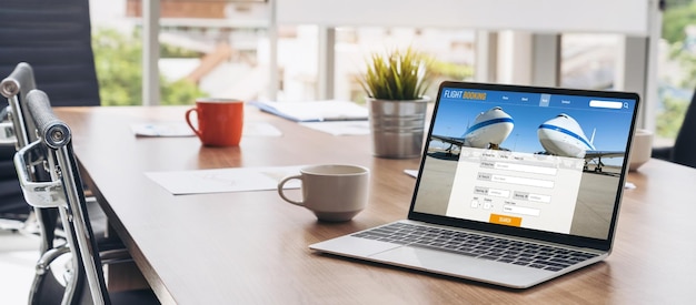 El sitio web de reserva de vuelos en línea proporciona un sistema de reserva moderno