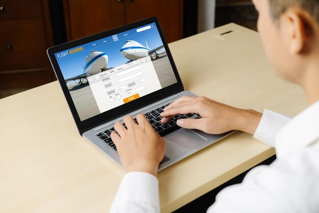 Sitio web de reservas de vuelos en línea proporciona un sistema de reservas moderno Concepto de tecnología de viajes