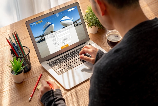 El sitio web de reservas de vuelos en línea proporciona un sistema de reservas moderno