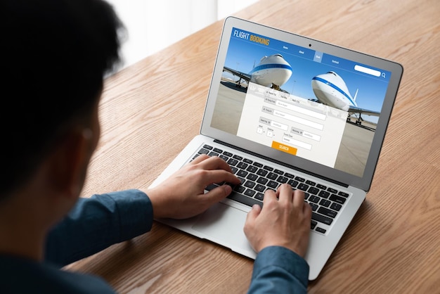 El sitio web de reservas de vuelos en línea proporciona un sistema de reservas moderno