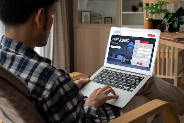 El sitio web de reservas de vuelos en línea proporciona un sistema de reservas moderno