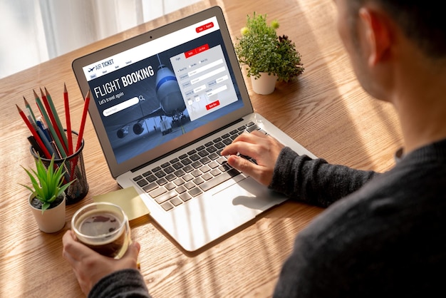 El sitio web de reservas de vuelos en línea proporciona un sistema de reservas moderno