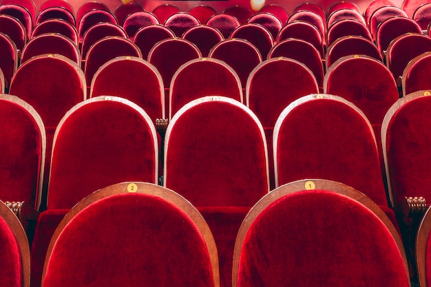 Sitzplätze in der Oper Klassischer roter Samt für Bühnenkunst