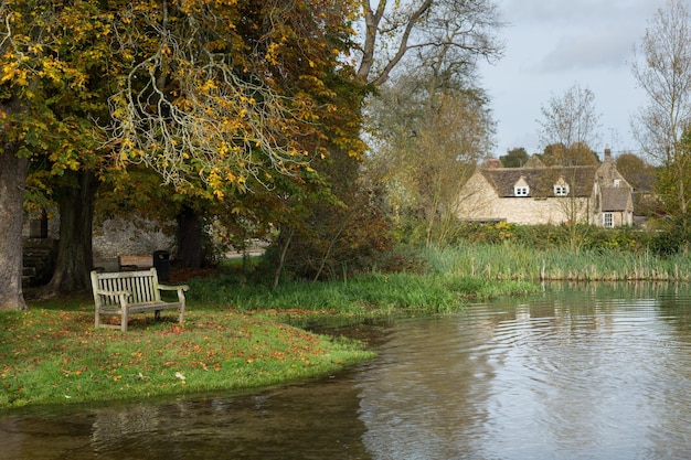 Sitzplatz mit Blick auf die tiefe Furt in Shilton Oxford