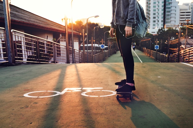 Skateboard-extremes Sport-Schlittschuhläufer-Straßen-Freizeitaktivitäts-Konzept