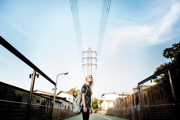 Skater-Mädchen in der Stadt