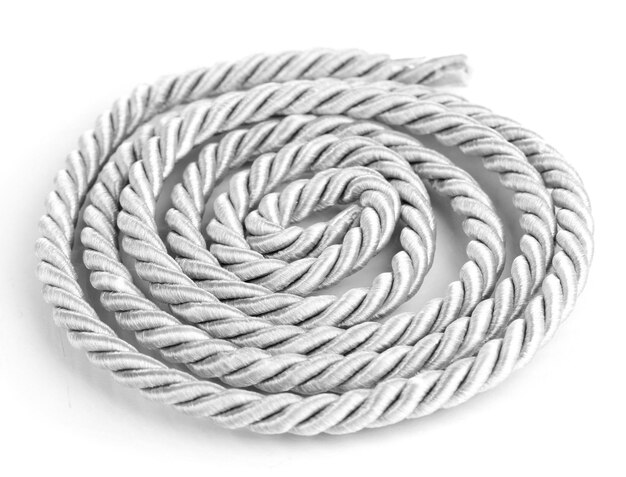 Skein de cuerda aislada en blanco