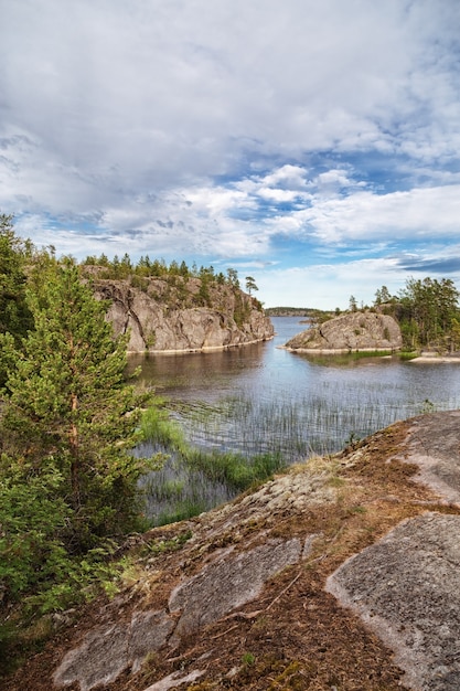 Skerries del lago Ladoga.