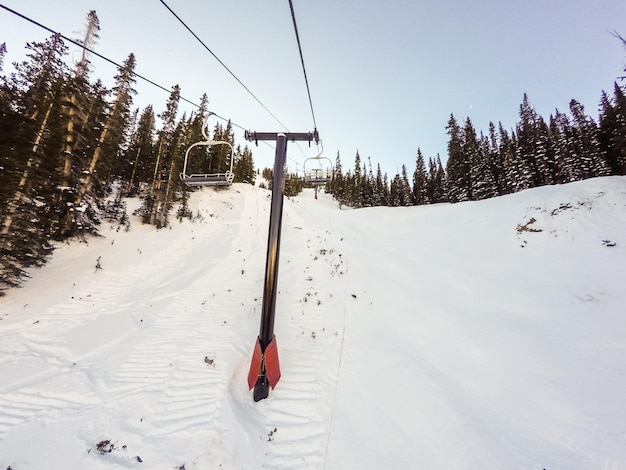 Ski Alpin im Skigebiet Loveland Basin in Colorado.