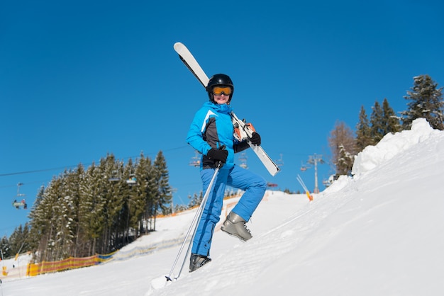 Skifahrer in den Bergen