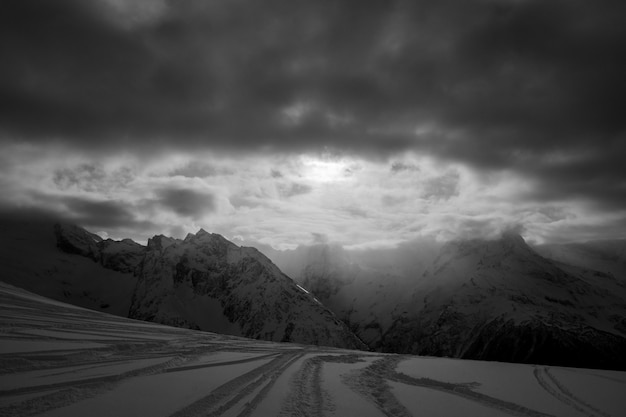 Skigebiet Dombay im Winter, Karachay-Tscherkessien, Russland