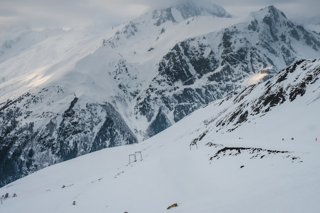 Skigebiet Dombay im Winter, Karachay-Tscherkessien, Russland