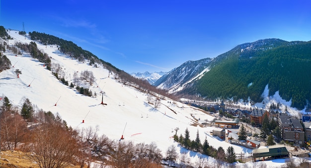 Skigebiet vor Ort im Aran Valley