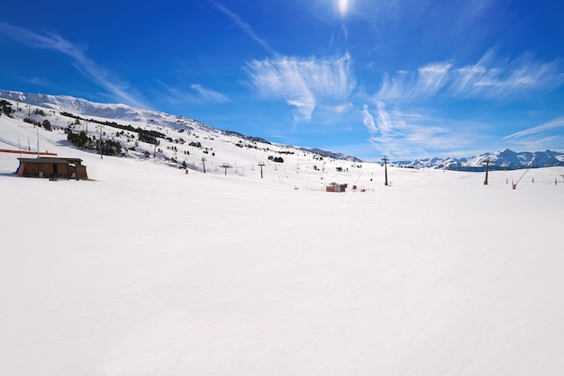 Skigebiet vor Ort im Aran Valley