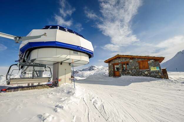 Foto skilift in den bergen im winter