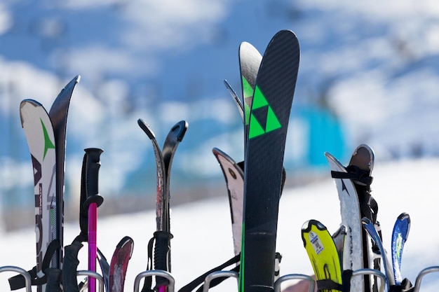 Skiträger am Bahnhof Grandvalira