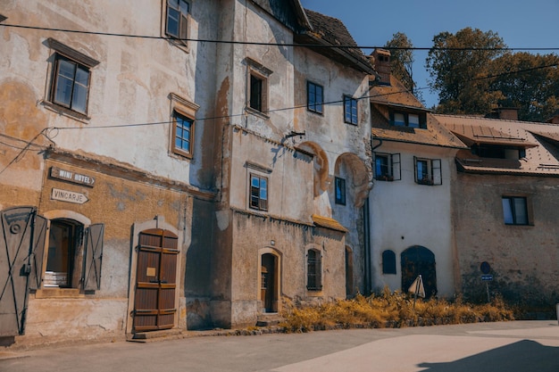 Foto skofja loka eslovênia antigo centro da cidade viagens na europa