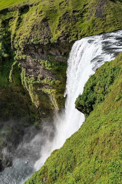 Skogafoss-Wasserfall in Island an einem Sommertag