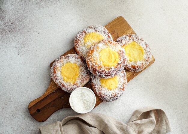 Skoleboller de pão doce da noruega, pastelaria escandinava tradicional