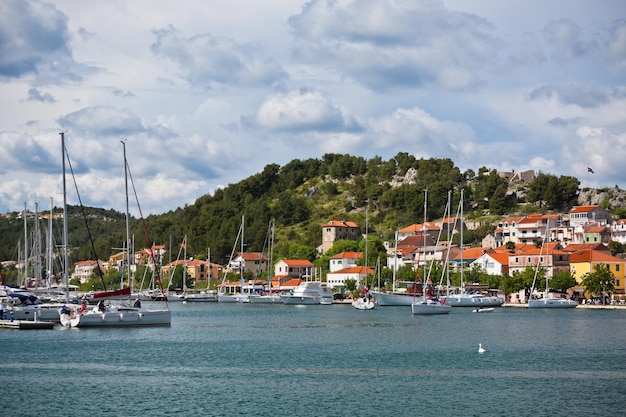 Skradin es una pequeña ciudad histórica en Croacia