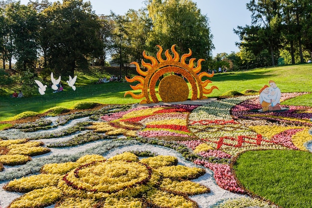 Skulptur aus Sommerblumen