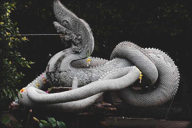 Skulptur des legendären Tieres Dragon Naga