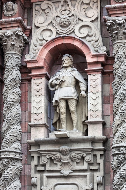 Skulptur in der alten Kirche