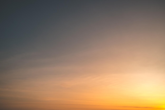 Sky Cloud Cinematic Natürlicher Himmel, schöner und filmischer Sonnenuntergang, Texturhintergrund