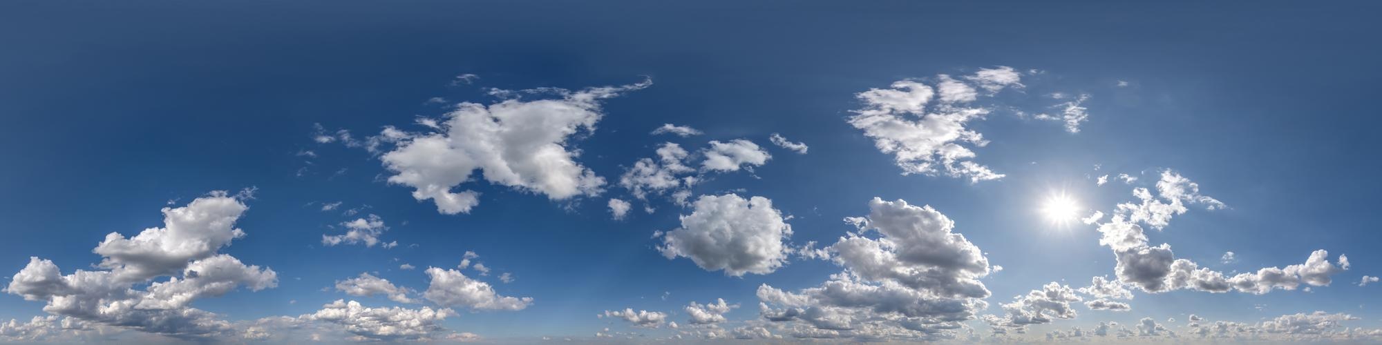 Skydome azul nublado sem costura vista panorâmica hdri 360 com nuvens  incríveis com zênite para uso em gráficos 3d ou jogo como sky dome ou  editar tiro de drone