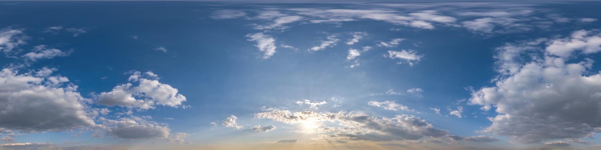 Céu do pôr do sol com nuvens noturnas como visão panorâmica hdri