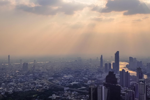 Skyline-Blick von der Spitze des King Power Mahanakhon