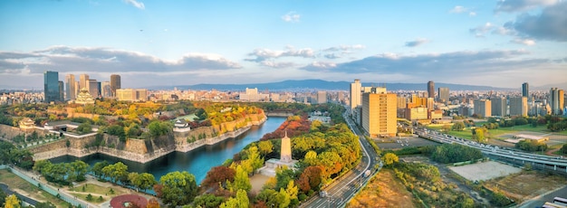 Skyline de la ciudad de Osaka en Japón desde la vista superior