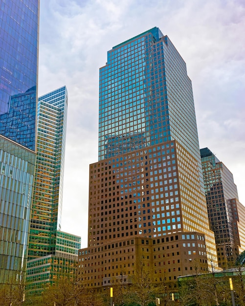 Skyline com arranha-céus no centro financeiro em Lower Manhattan, Nova York, América. EUA. Edifício de arquitetura americana. Panorama da metrópole NYC. Paisagem urbana metropolitana