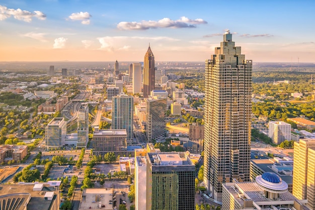 Skyline da cidade de Atlanta ao pôr do sol na Geórgia EUA