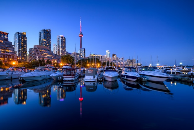 Skyline da cidade de Toronto à noite, Ontário, Canadá