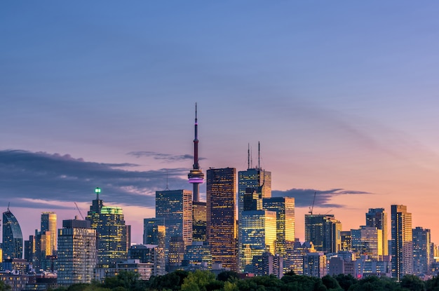 Skyline da cidade de toronto à noite, ontário, canadá