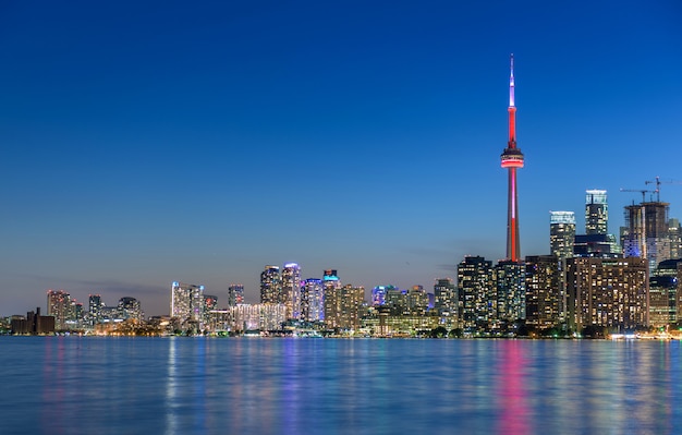 Skyline da cidade de toronto à noite, ontário, canadá