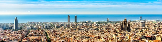 Skyline de Barcelona Eixample distrito residencial Sagrada família praças urbanas Espanha