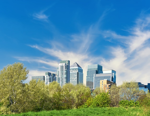 Skyline de Canary Wharf na primavera