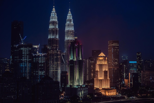 Skyline de Kuala lumpur à noite Malásia Kuala lumpur é capital da Malásia