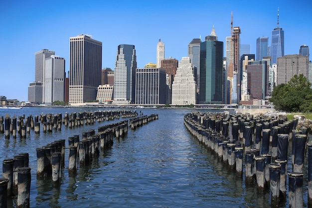 Skyline de Manhattan com toras de madeira New York City