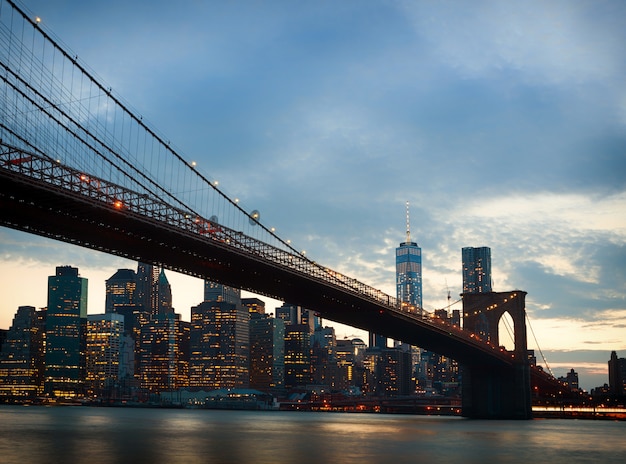 Tráfego De Hora De Rusga Na Expressão Das Queens Do Brooklyn Em Nova Iorque  Com Fundo Solar Imagem de Stock - Imagem de dirigir, viajante: 149316973