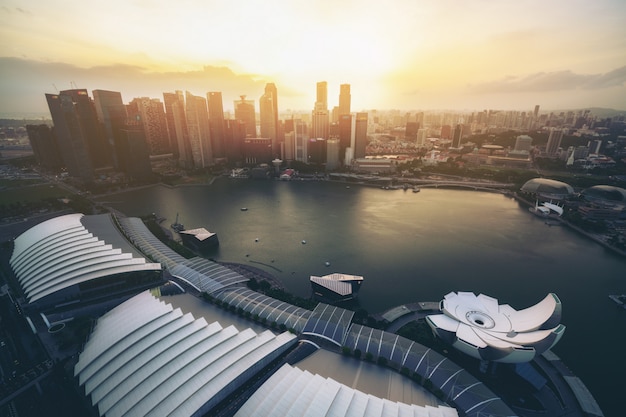 Skyline de singapura em marina bay, vista aérea